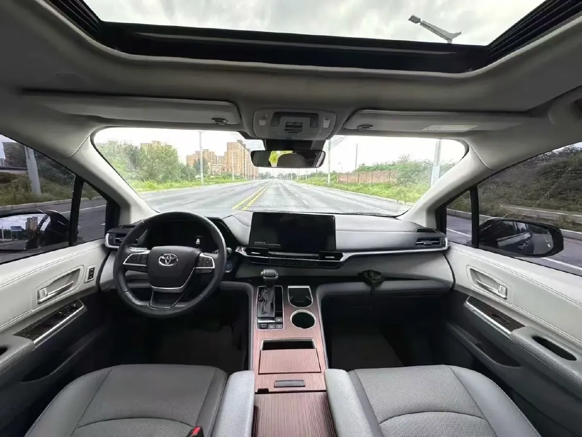 2024 Toyota Sienna 2.5L 189HP L4 E-CVT Hybrid,autocango,china used car exporter,china ev exporter,chinese used car exporter,chinese used ev exporter