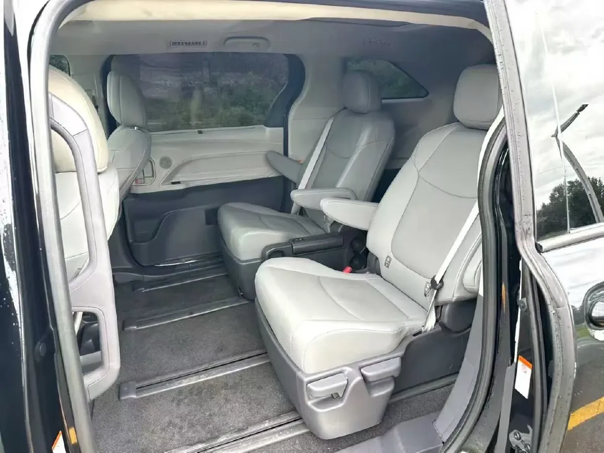 2024 Toyota Sienna 2.5L 189HP L4 E-CVT Hybrid,autocango,china used car exporter,china ev exporter,chinese used car exporter,chinese used ev exporter