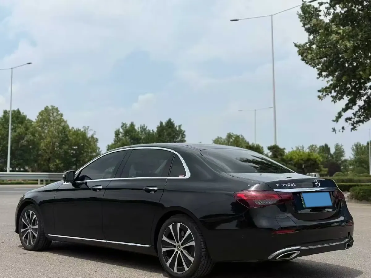 2023 Mercedes-Benz E Class 2.0T 211HP L4 9AT PHEV 25.4KWH,autocango,china used car exporter,china ev exporter,chinese used car exporter,chinese used ev exporter