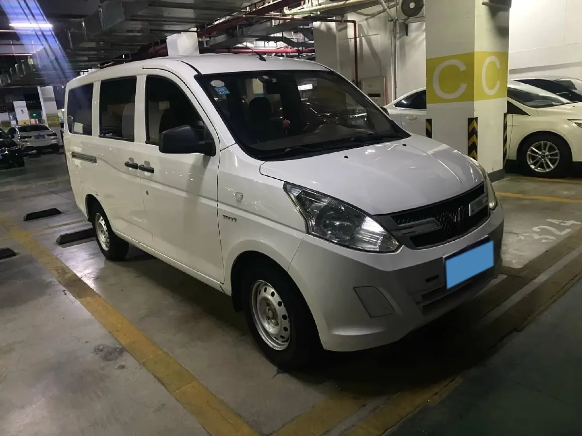 2016 WuLing RongGuang V 1.5L 112HP L4 5MT,autocango,china used car exporter,china ev exporter,chinese used car exporter,chinese used ev exporter