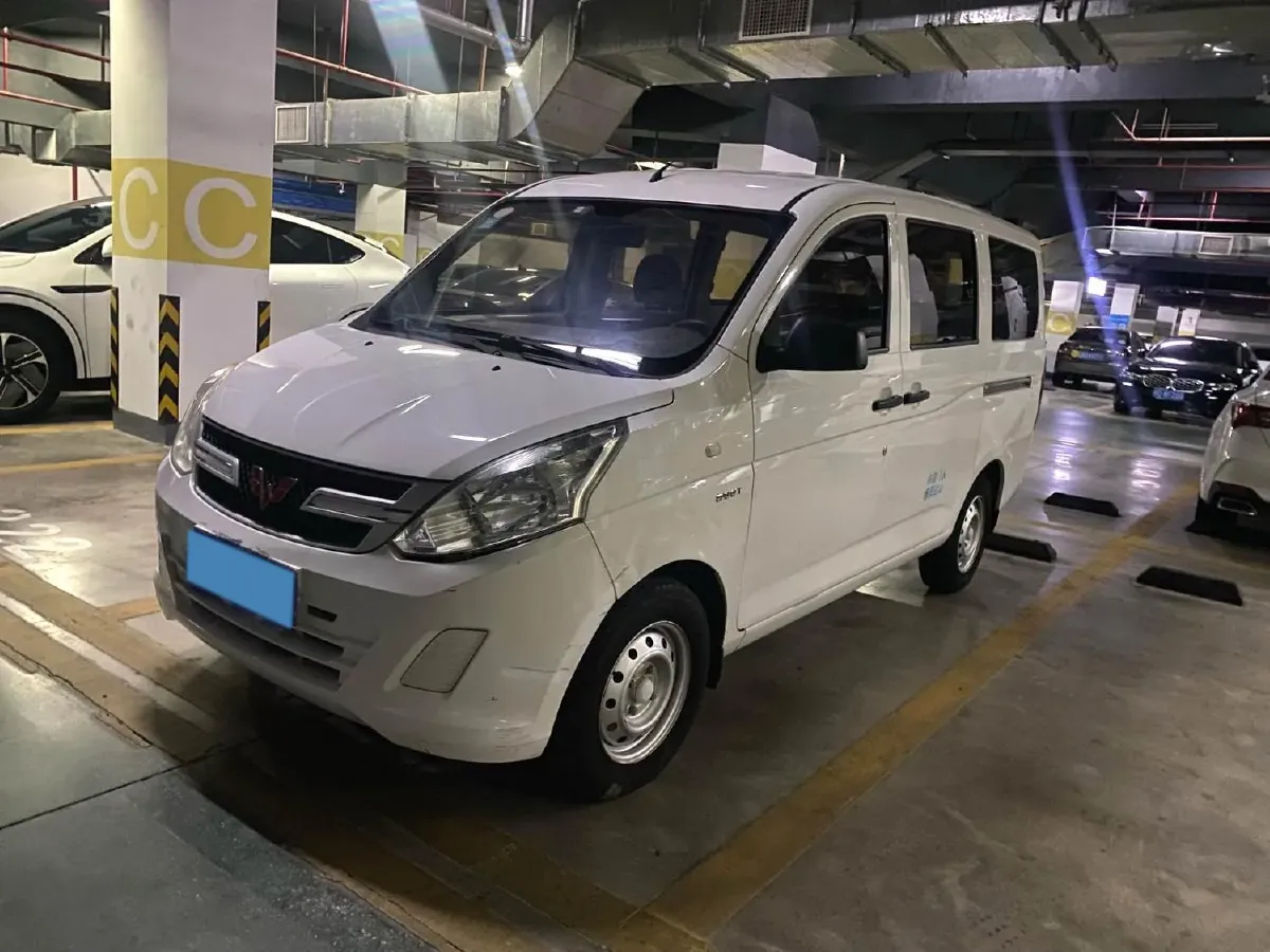2016 WuLing RongGuang V 1.5L 112HP L4 5MT,autocango,china used car exporter,china ev exporter,chinese used car exporter,chinese used ev exporter