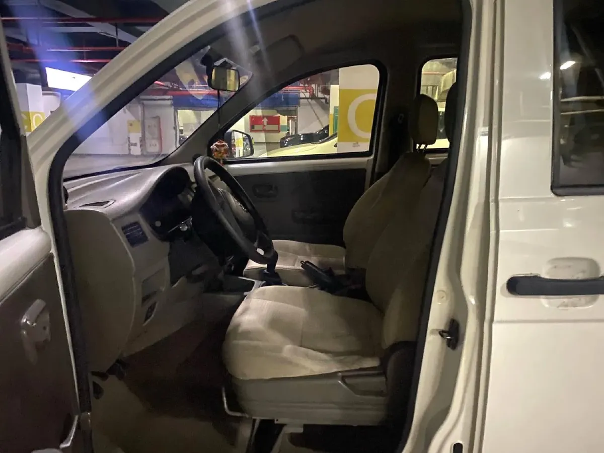 2016 WuLing RongGuang V 1.5L 112HP L4 5MT,autocango,china used car exporter,china ev exporter,chinese used car exporter,chinese used ev exporter