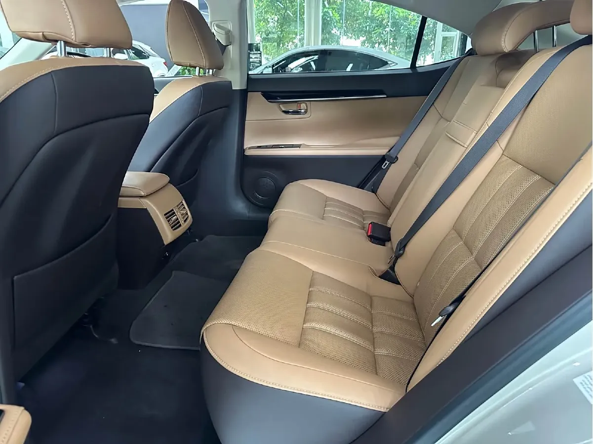 2015 Lexus ES 2.0L 167HP L4 6AT,autocango,china used car exporter,china ev exporter,chinese used car exporter,chinese used ev exporter