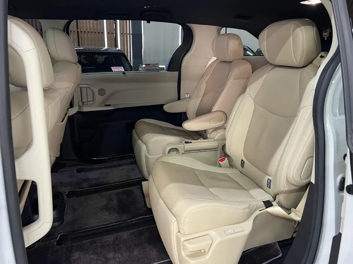 2023 Toyota Sienna 2.5L 189HP L4 E-CVT Hybrid,autocango,china used car exporter,china ev exporter,chinese used car exporter,chinese used ev exporter