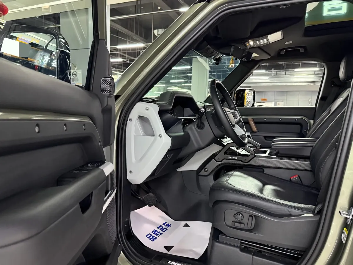 2023 Land Rover Defender 3.0T 400HP L6 8AT,autocango,china used car exporter,china ev exporter,chinese used car exporter,chinese used ev exporter