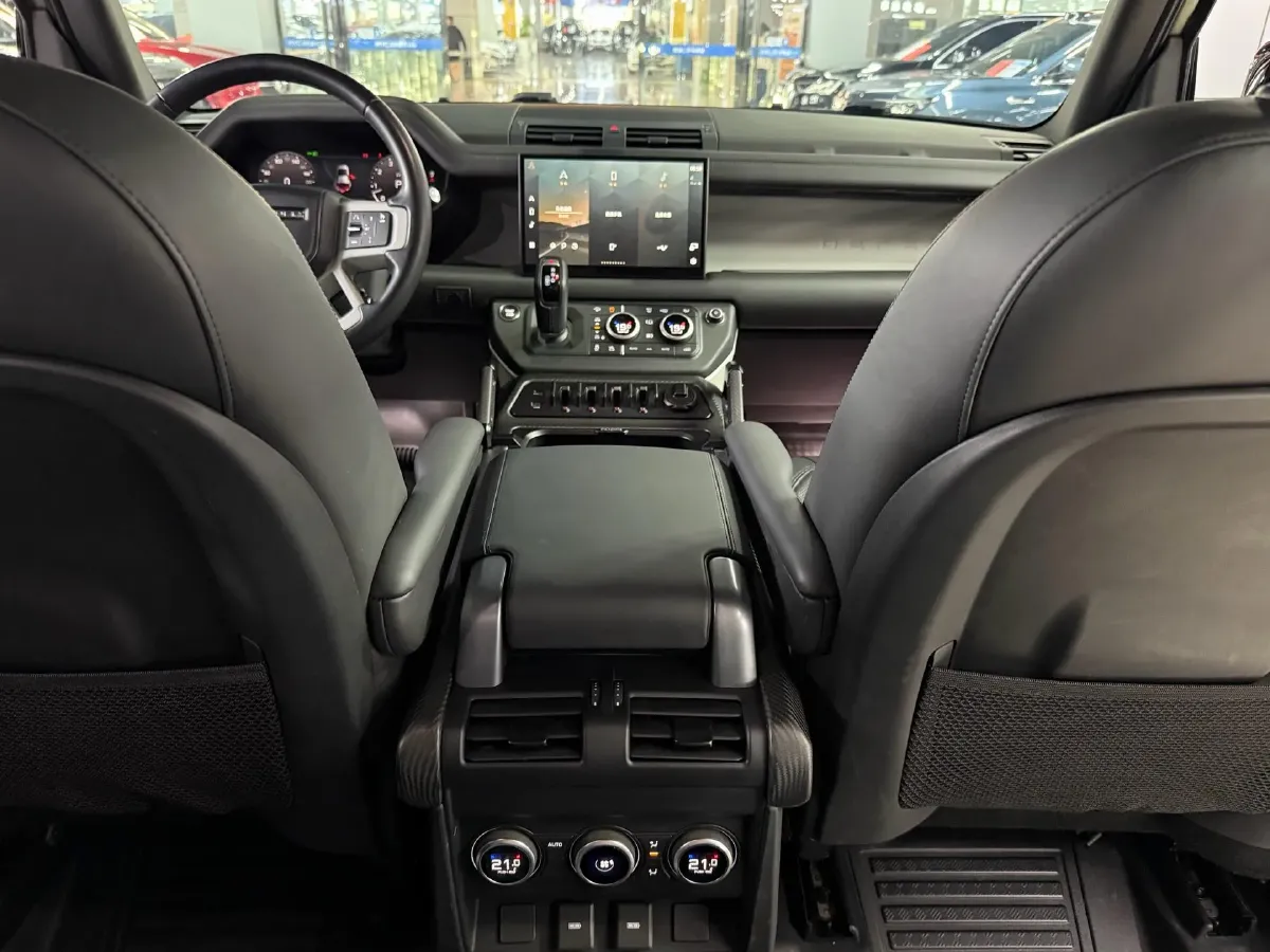 2023 Land Rover Defender 3.0T 400HP L6 8AT,autocango,china used car exporter,china ev exporter,chinese used car exporter,chinese used ev exporter