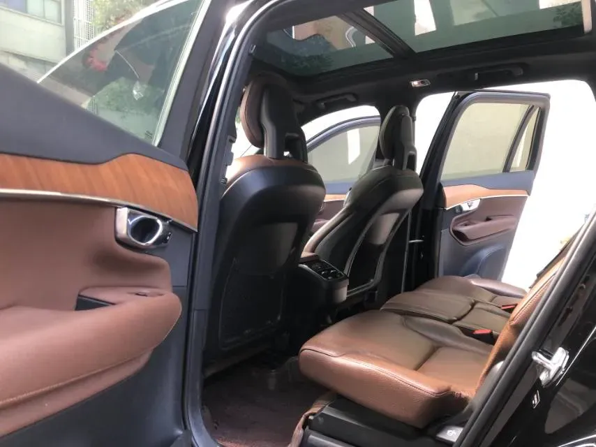 2021 Volvo XC90 2.0T 250HP L4 8AT,autocango,china used car exporter,china ev exporter,chinese used car exporter,chinese used ev exporter