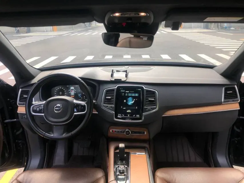 2021 Volvo XC90 2.0T 250HP L4 8AT,autocango,china used car exporter,china ev exporter,chinese used car exporter,chinese used ev exporter
