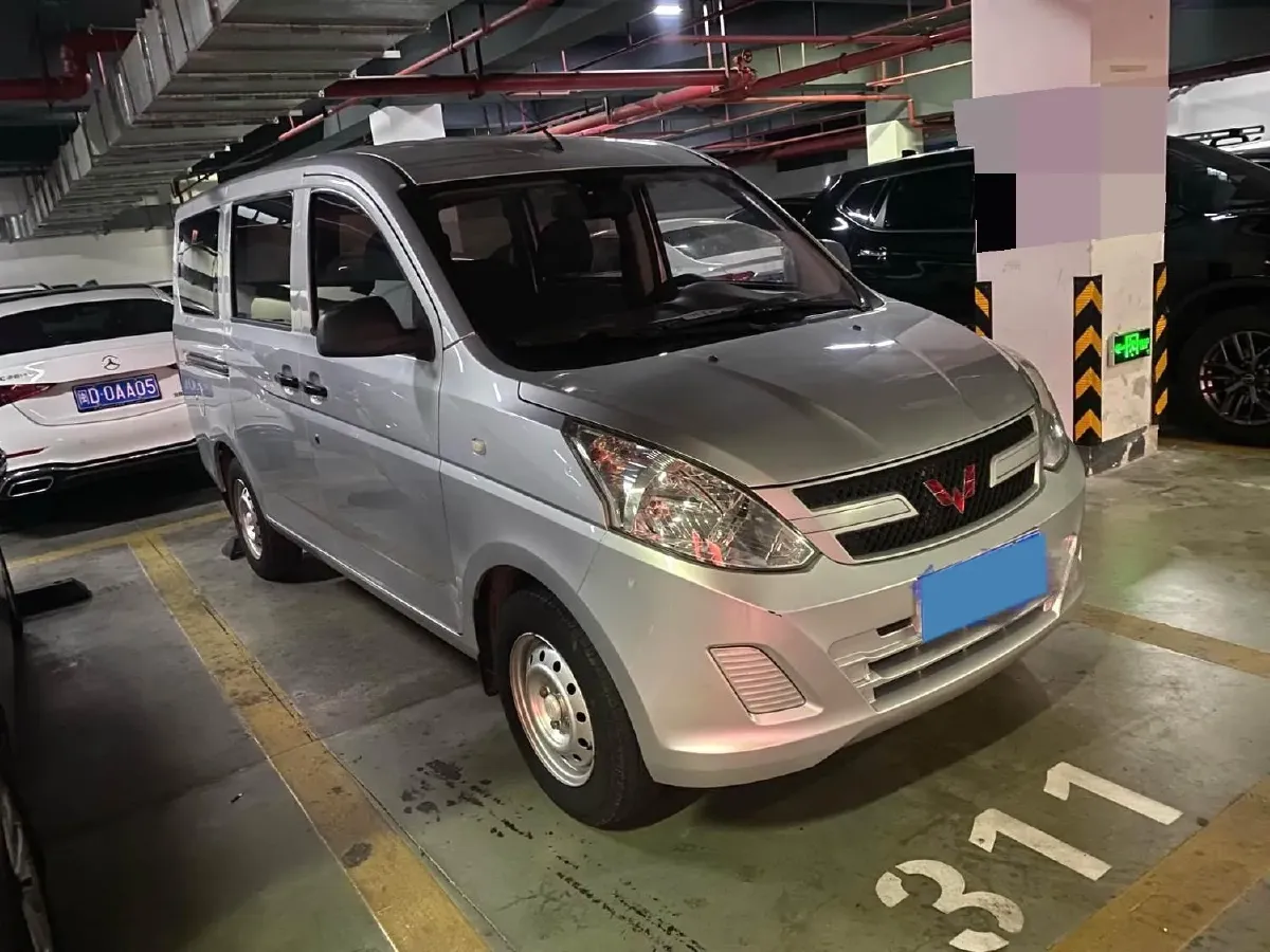 2018 WuLing RongGuang V 1.2L 88HP L4 5MT,autocango,china used car exporter,china ev exporter,chinese used car exporter,chinese used ev exporter