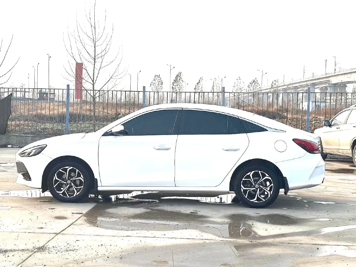 2023 MG 5 1.5L 129HP L4 5MT,autocango,china used car exporter,china ev exporter,chinese used car exporter,chinese used ev exporter