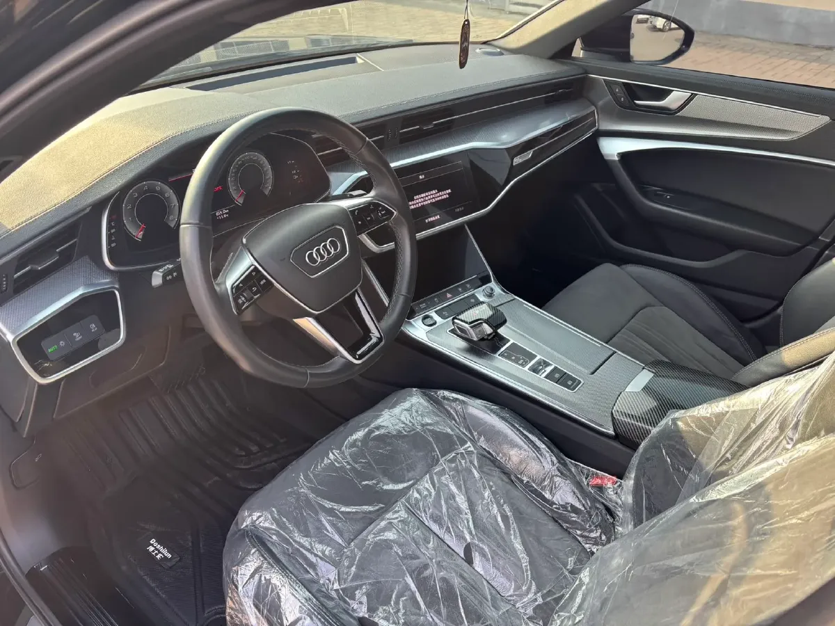 2022 Audi A6L 2.0T 190HP L4 7DCT,autocango,china used car exporter,china ev exporter,chinese used car exporter,chinese used ev exporter