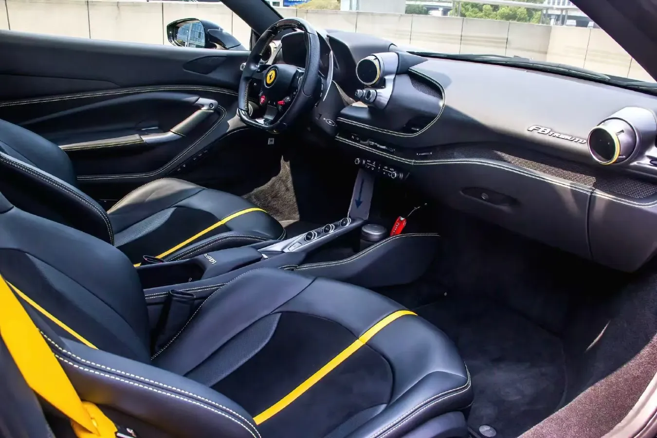 2019 Aston Martin DB11 5.2T 639HP V12 8AT,autocango,china used car exporter,china ev exporter,chinese used car exporter,chinese used ev exporter