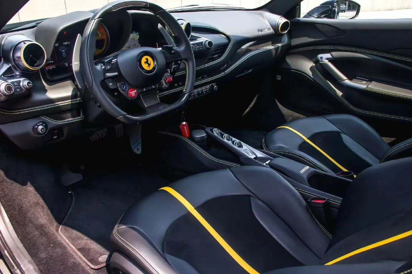 2019 Aston Martin DB11 5.2T 639HP V12 8AT,autocango,china used car exporter,china ev exporter,chinese used car exporter,chinese used ev exporter