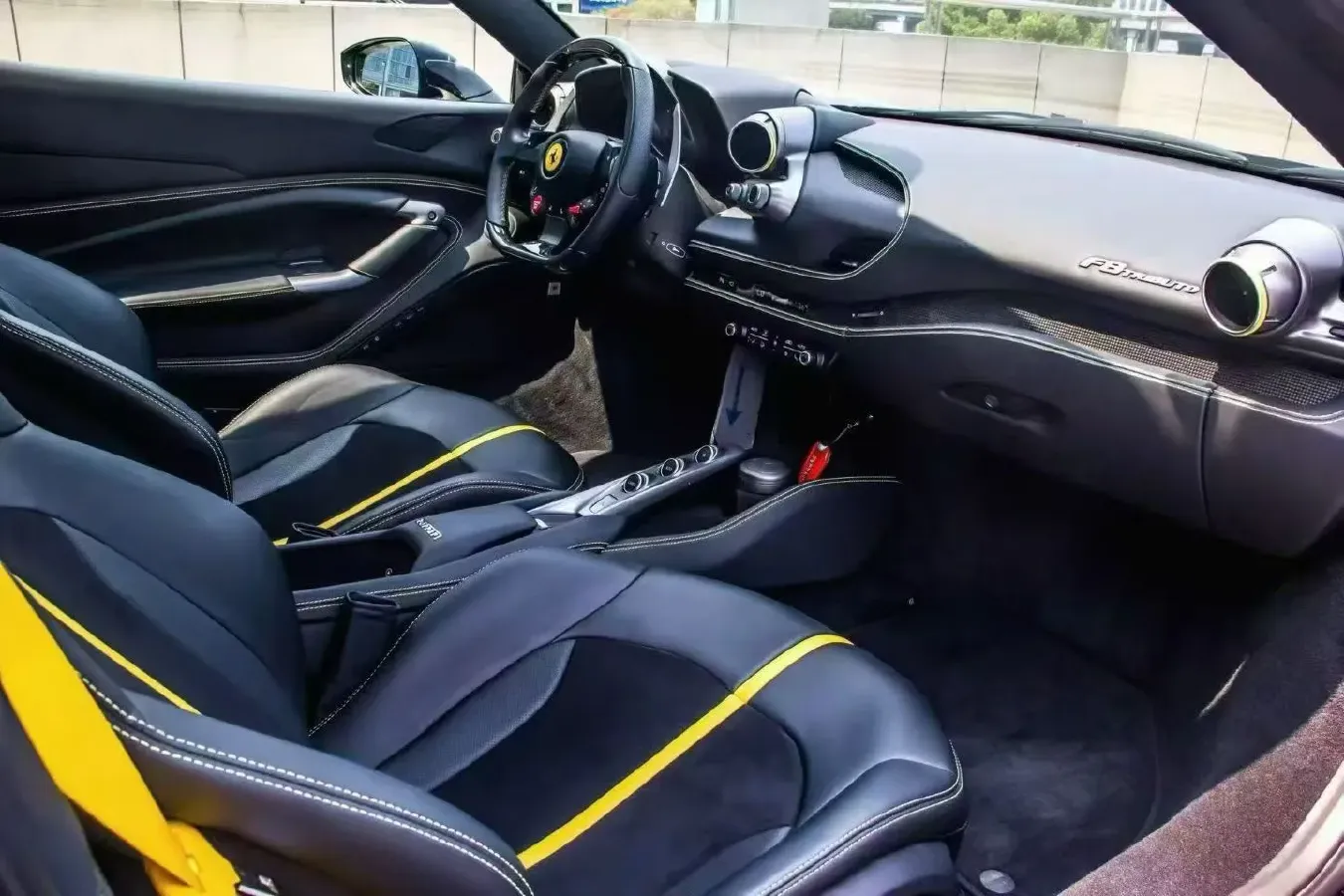 2019 Aston Martin DB11 5.2T 639HP V12 8AT,autocango,china used car exporter,china ev exporter,chinese used car exporter,chinese used ev exporter