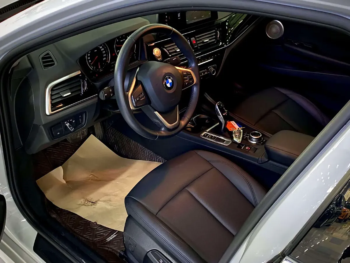 2021 BMW 1 Series 1.5T 140HP L3 7DCT,autocango,china used car exporter,china ev exporter,chinese used car exporter,chinese used ev exporter