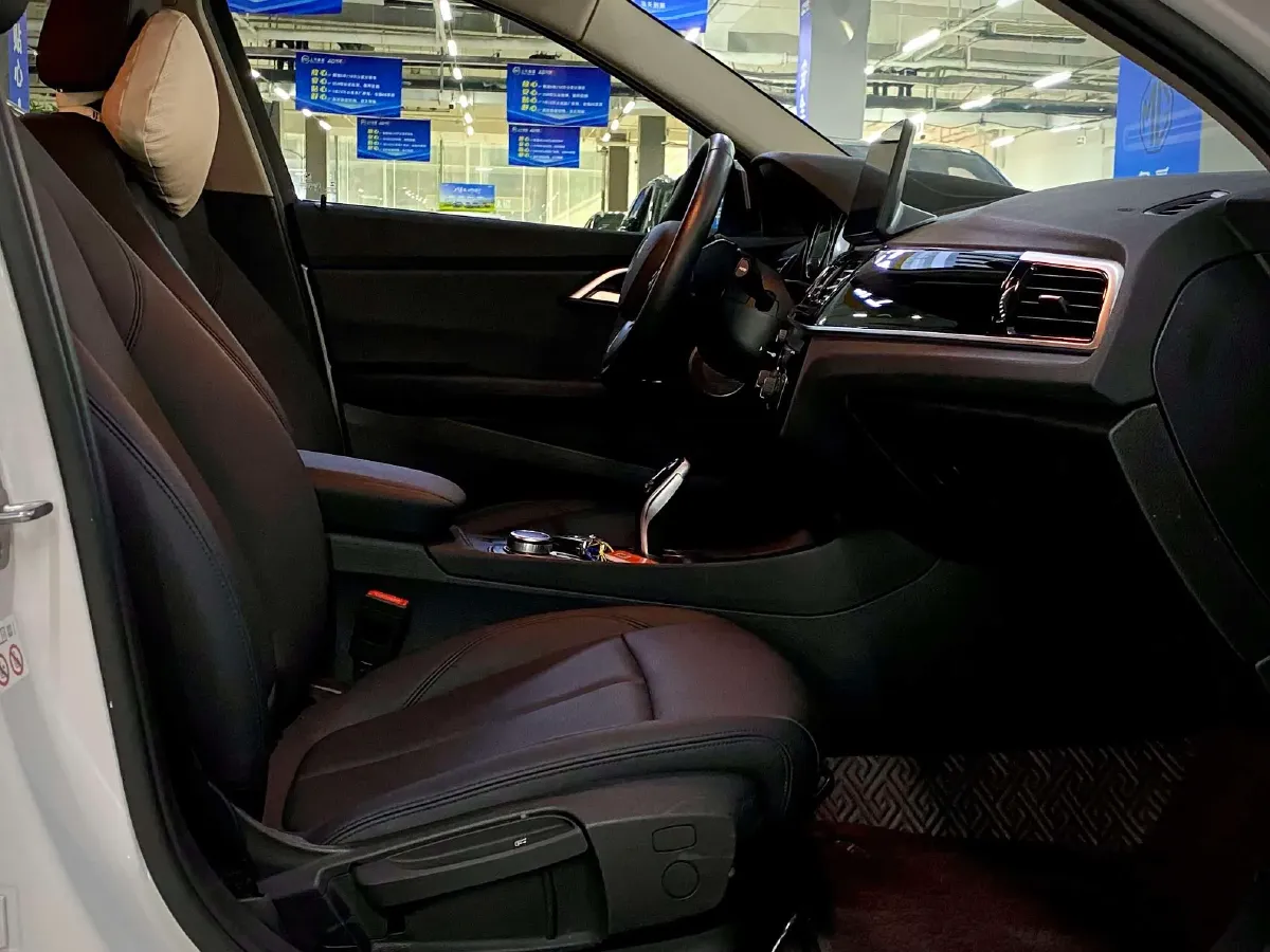 2021 BMW 1 Series 1.5T 140HP L3 7DCT,autocango,china used car exporter,china ev exporter,chinese used car exporter,chinese used ev exporter