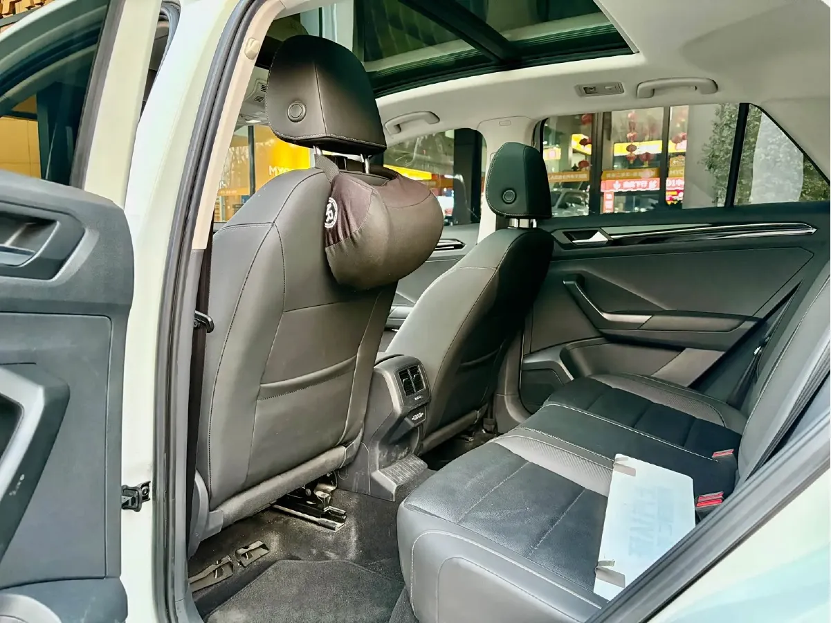 2022 Volkswagen T-Roc 1.4T 150HP L4 7DCT,autocango,china used car exporter,china ev exporter,chinese used car exporter,chinese used ev exporter