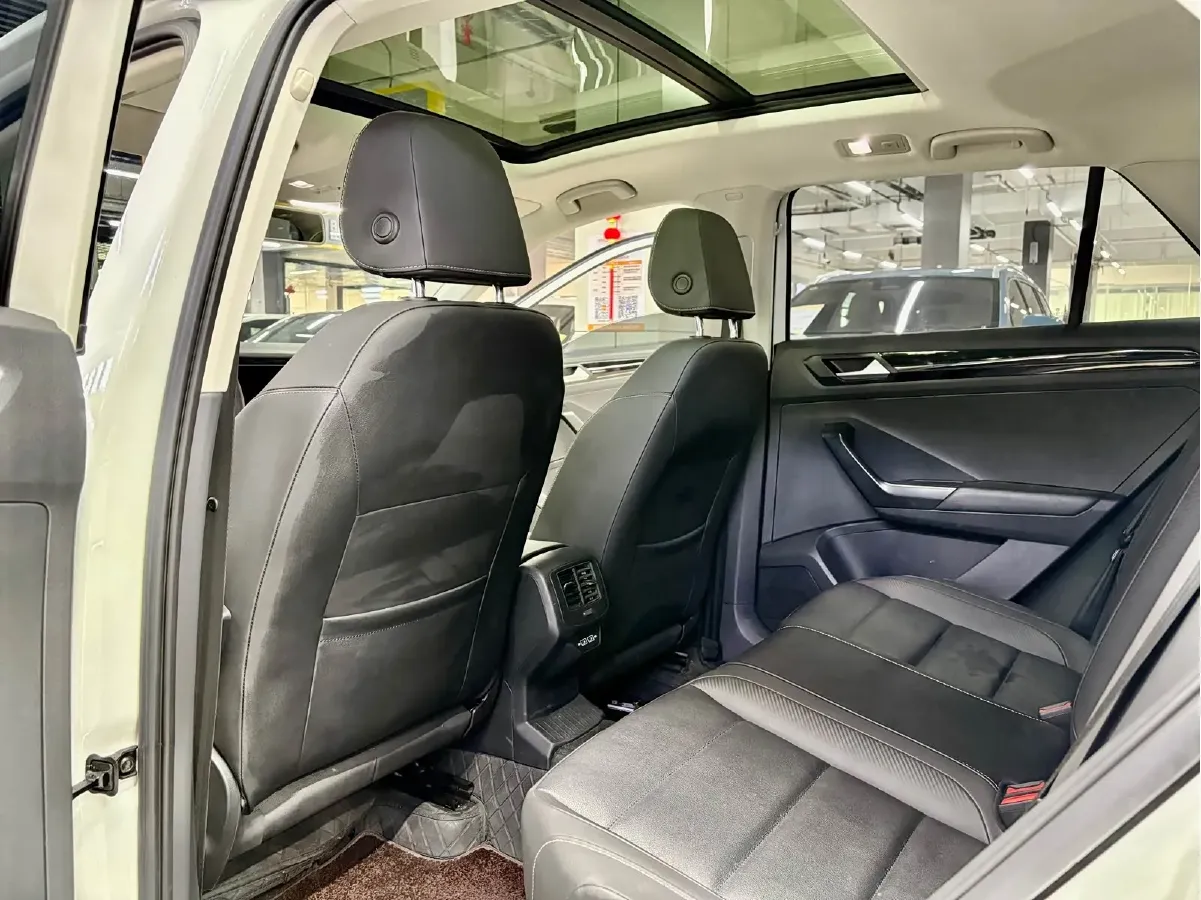 2022 Volkswagen T-Roc 1.4T 150HP L4 7DCT,autocango,china used car exporter,china ev exporter,chinese used car exporter,chinese used ev exporter