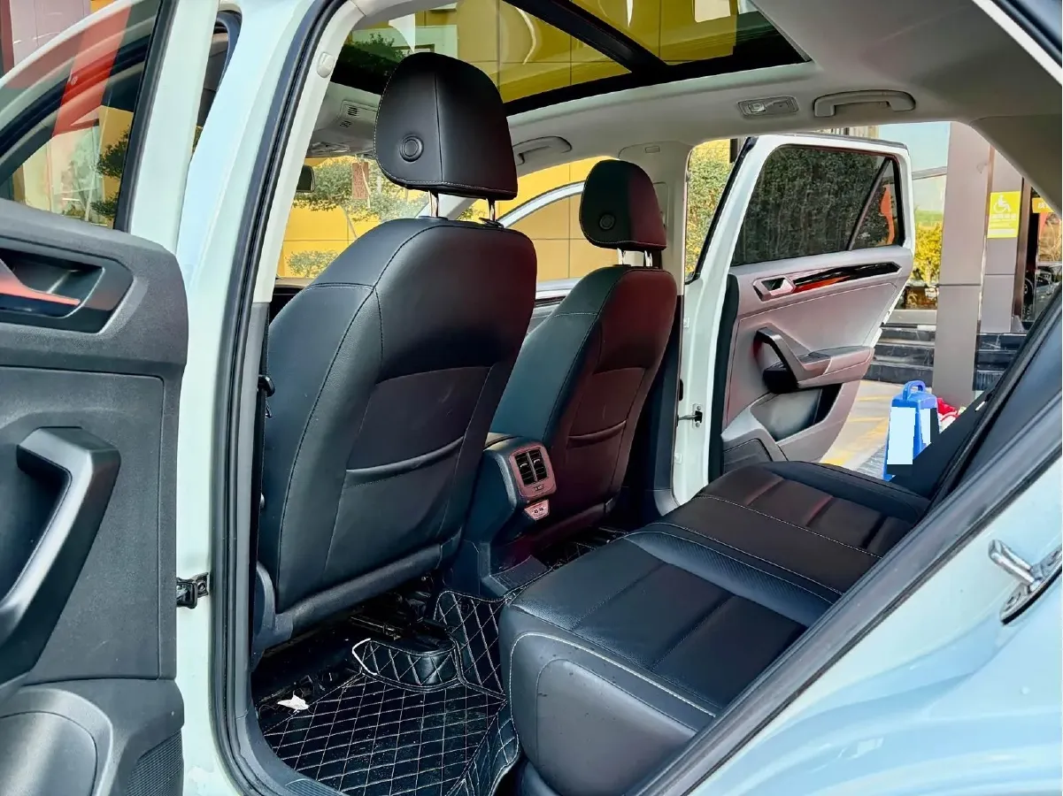 2022 Volkswagen T-Roc 1.4T 150HP L4 7DCT,autocango,china used car exporter,china ev exporter,chinese used car exporter,chinese used ev exporter