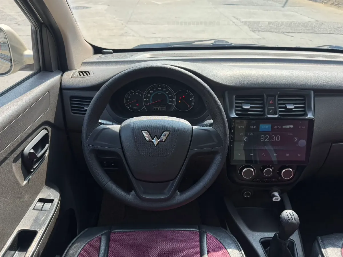 2016 WuLing RongGuang V 1.5L 112HP L4 5MT,autocango,china used car exporter,china ev exporter,chinese used car exporter,chinese used ev exporter