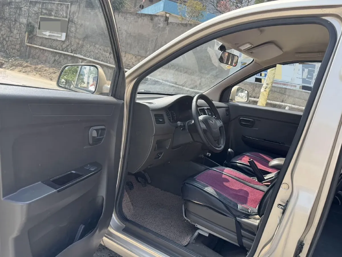 2016 WuLing RongGuang V 1.5L 112HP L4 5MT,autocango,china used car exporter,china ev exporter,chinese used car exporter,chinese used ev exporter