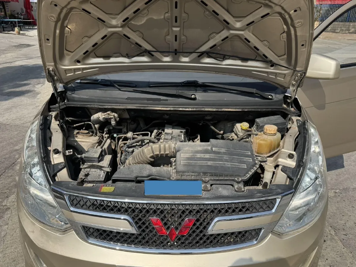 2016 WuLing RongGuang V 1.5L 112HP L4 5MT,autocango,china used car exporter,china ev exporter,chinese used car exporter,chinese used ev exporter