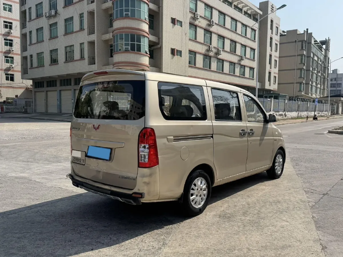 2016 WuLing RongGuang V 1.5L 112HP L4 5MT,autocango,china used car exporter,china ev exporter,chinese used car exporter,chinese used ev exporter