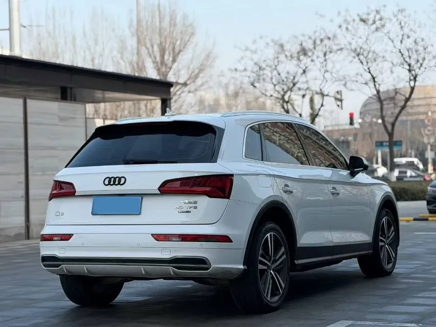 2020 Audi Q5L 2.0T 190HP L4 7DCT,autocango,china used car exporter,china ev exporter,chinese used car exporter,chinese used ev exporter