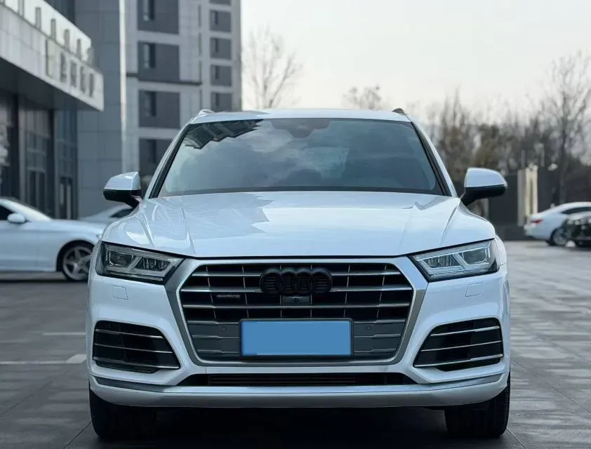 2020 Audi Q5L 2.0T 190HP L4 7DCT,autocango,china used car exporter,china ev exporter,chinese used car exporter,chinese used ev exporter