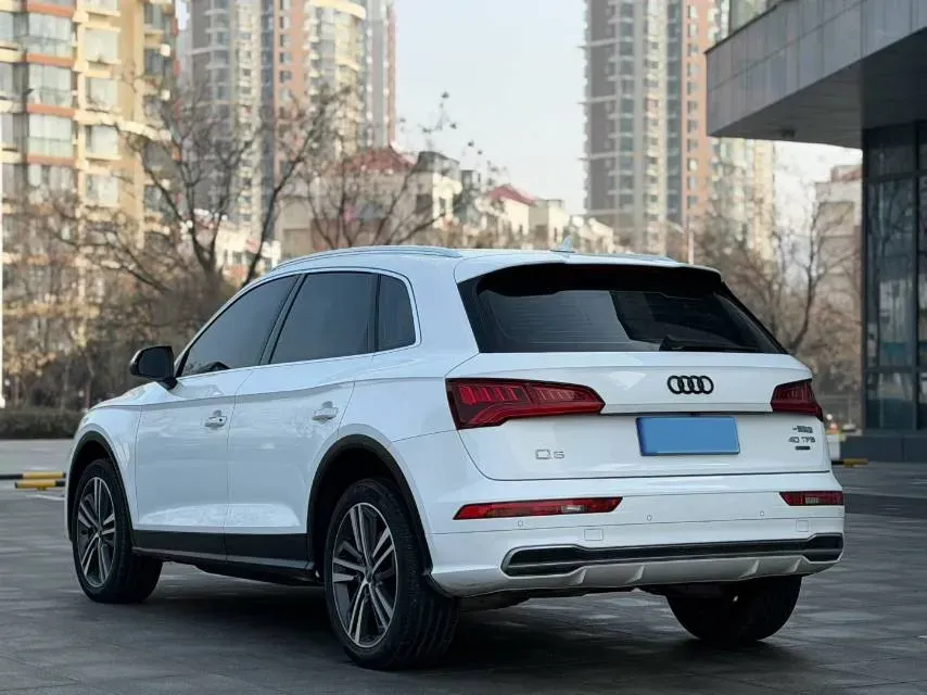 2020 Audi Q5L 2.0T 190HP L4 7DCT,autocango,china used car exporter,china ev exporter,chinese used car exporter,chinese used ev exporter