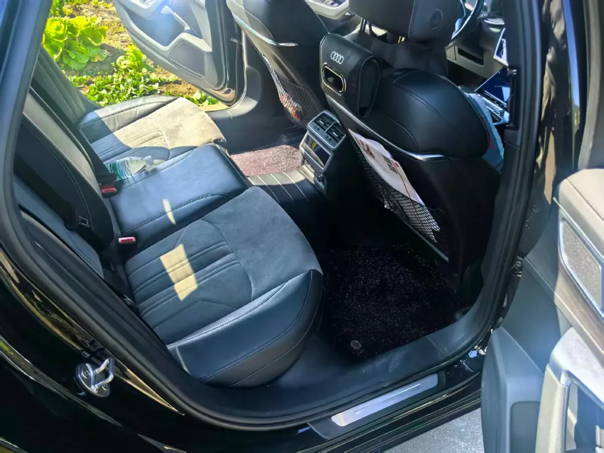 2025 Audi A6L 2.0T 245HP L4 7DCT,autocango,china used car exporter,china ev exporter,chinese used car exporter,chinese used ev exporter