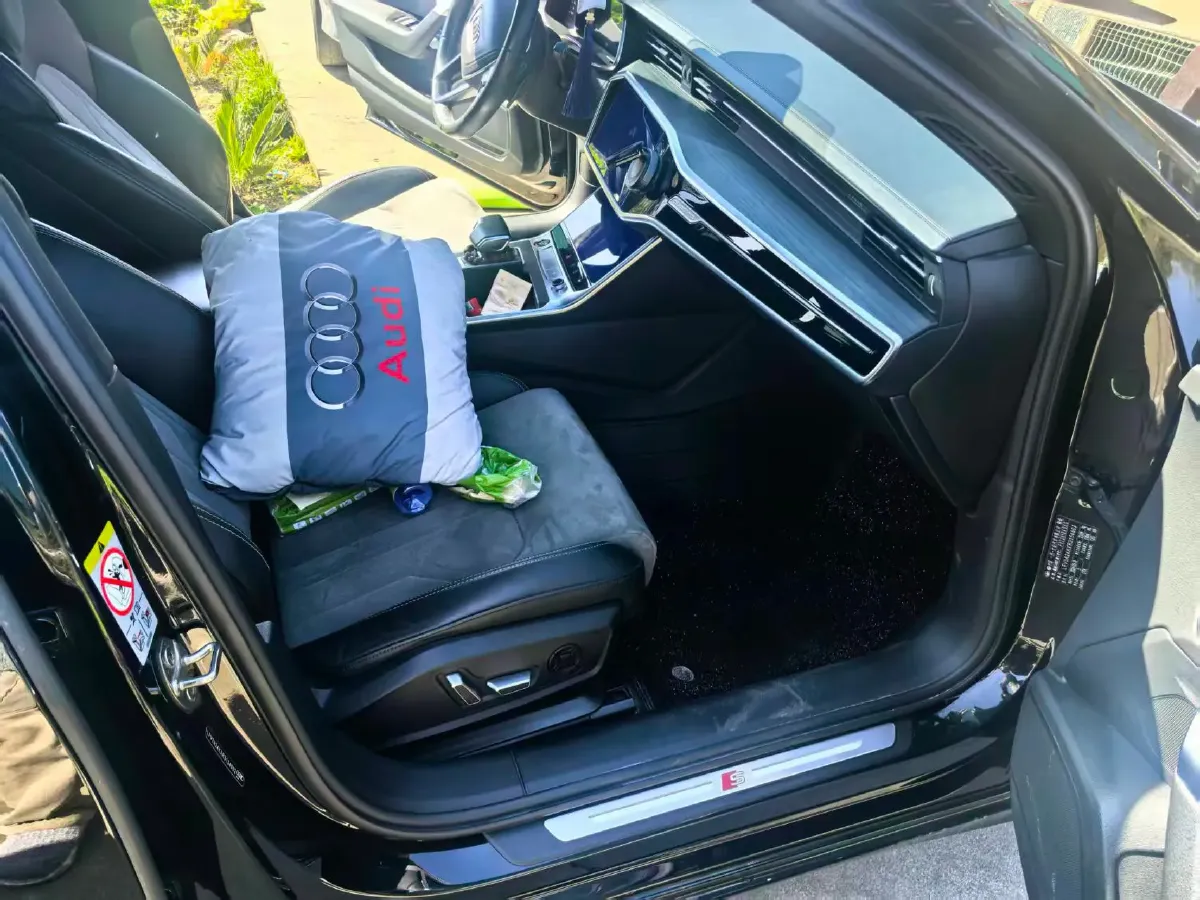 2025 Audi A6L 2.0T 245HP L4 7DCT,autocango,china used car exporter,china ev exporter,chinese used car exporter,chinese used ev exporter