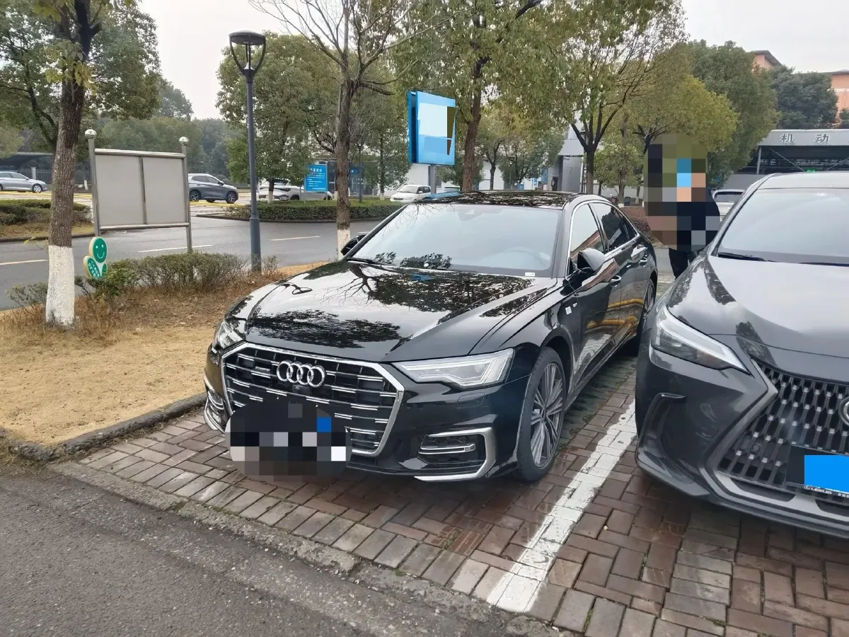 2025 Audi A6L 2.0T 245HP L4 7DCT,autocango,china used car exporter,china ev exporter,chinese used car exporter,chinese used ev exporter