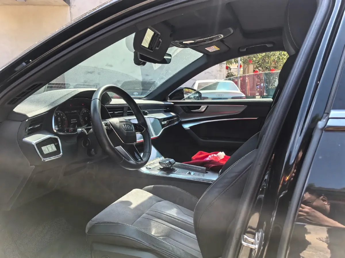 2021 Audi A6L 2.0T 190HP L4 7DCT,autocango,china used car exporter,china ev exporter,chinese used car exporter,chinese used ev exporter