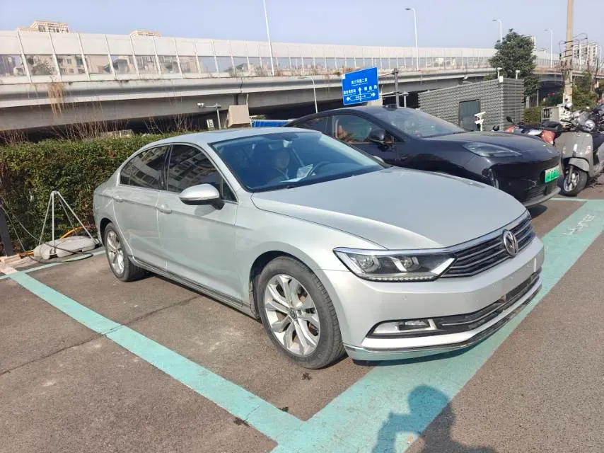 2018 Volkswagen Magotan 1.8T 180HP L4 7DCT,autocango,china used car exporter,china ev exporter,chinese used car exporter,chinese used ev exporter