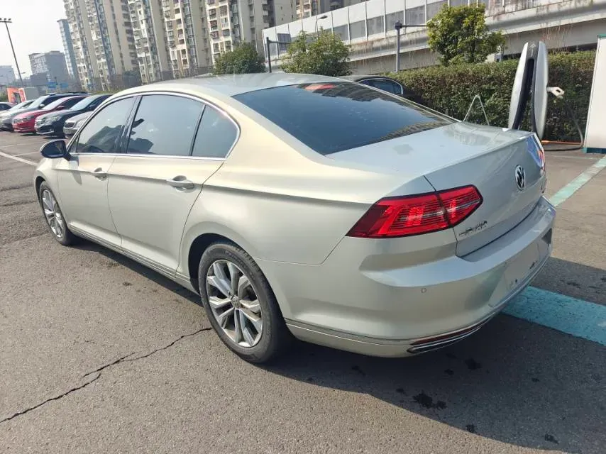 2018 Volkswagen Magotan 1.8T 180HP L4 7DCT,autocango,china used car exporter,china ev exporter,chinese used car exporter,chinese used ev exporter