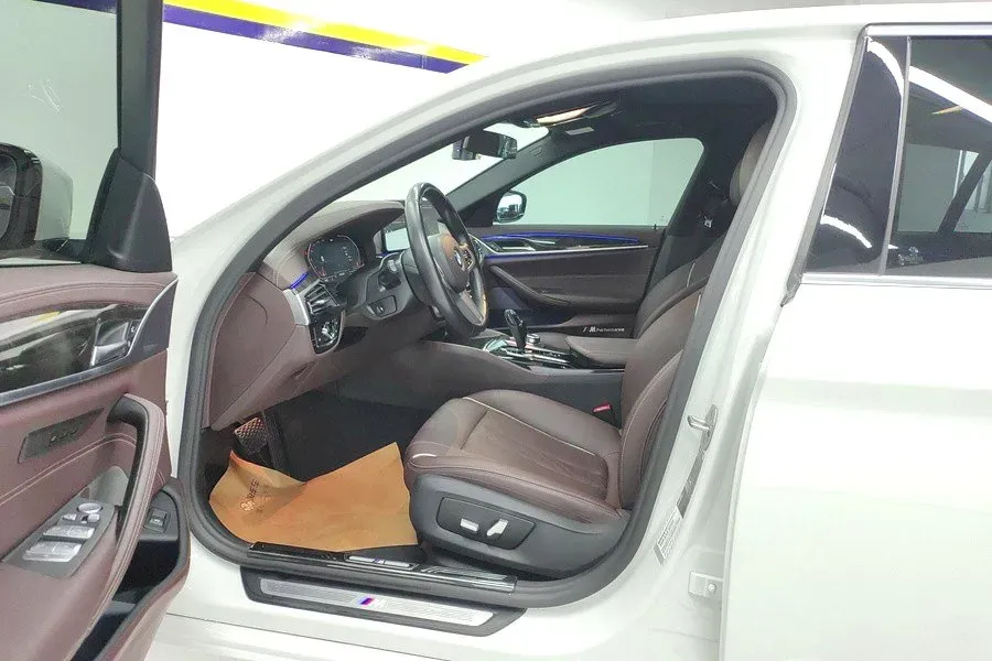 2022 BMW 5 Series 2.0T 184HP L4 8AT,autocango,china used car exporter,china ev exporter,chinese used car exporter,chinese used ev exporter