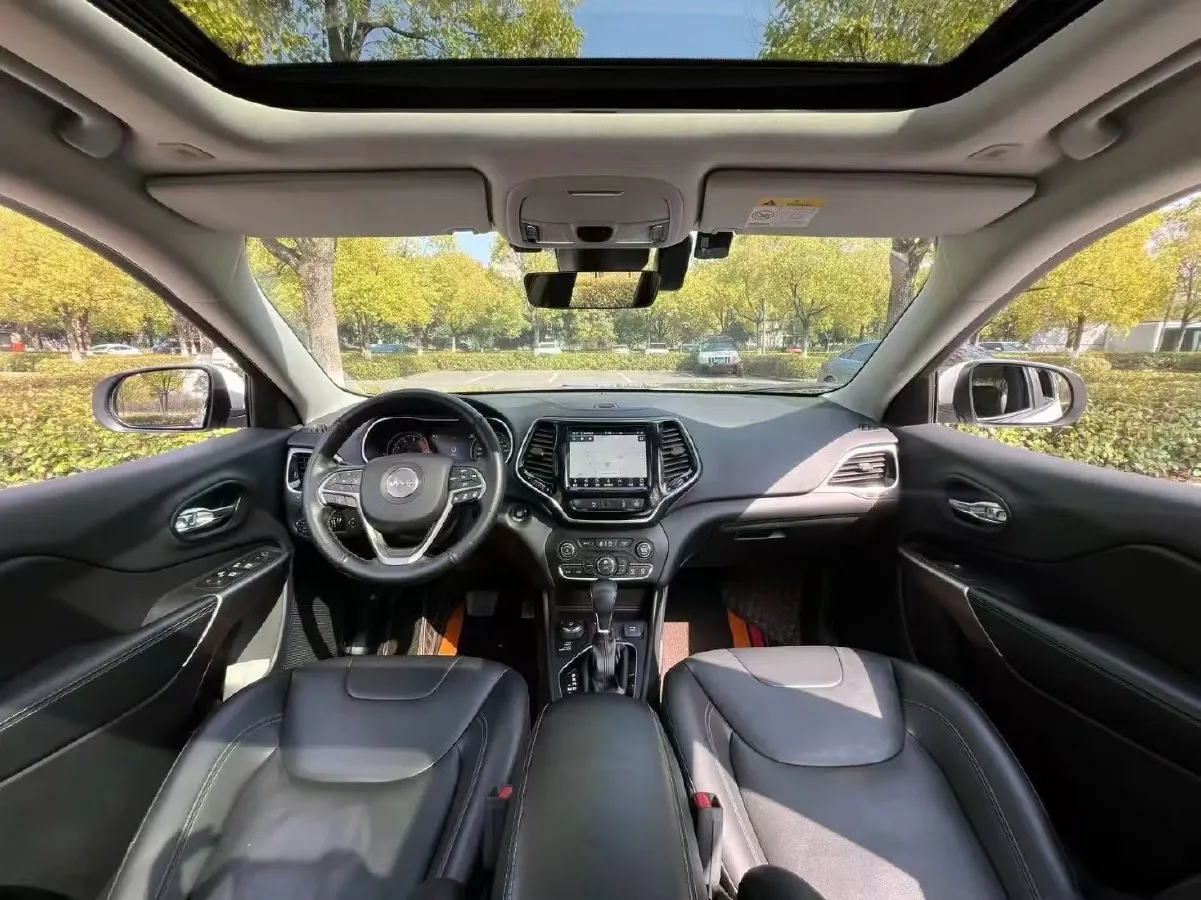 2020 Jeep Cherokee 2.0T 265HP L4 9AT,autocango,china used car exporter,china ev exporter,chinese used car exporter,chinese used ev exporter