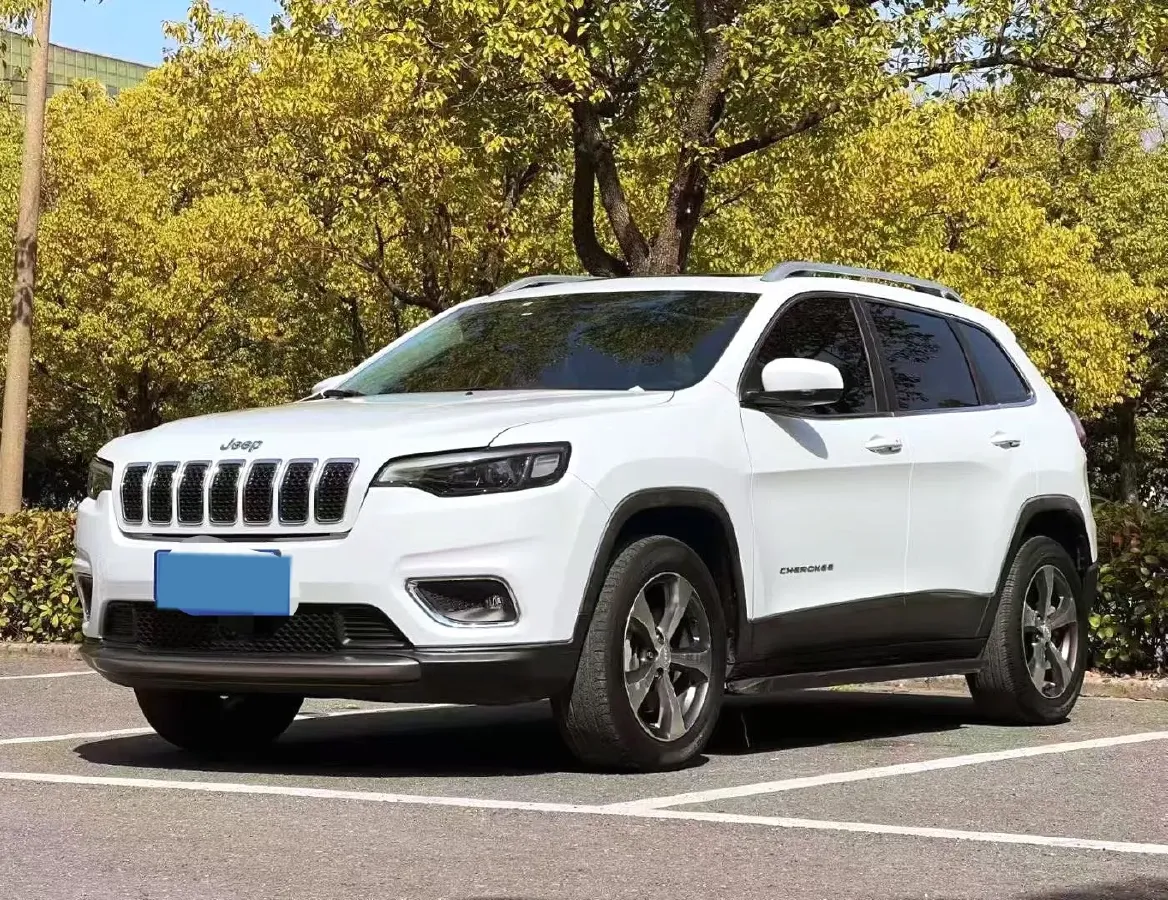 2020 Jeep Cherokee 2.0T 265HP L4 9AT,autocango,china used car exporter,china ev exporter,chinese used car exporter,chinese used ev exporter