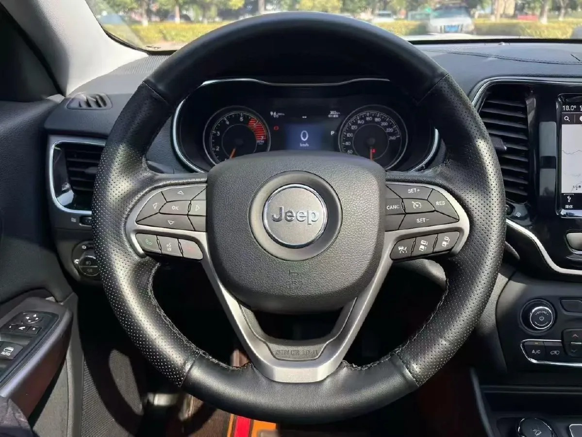 2020 Jeep Cherokee 2.0T 265HP L4 9AT,autocango,china used car exporter,china ev exporter,chinese used car exporter,chinese used ev exporter