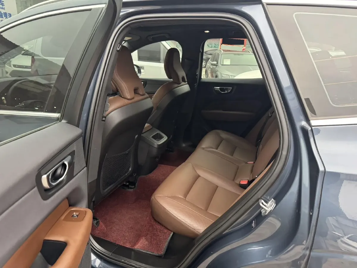 2023 Volvo XC60 2.0T 250HP L4 8AT,autocango,china used car exporter,china ev exporter,chinese used car exporter,chinese used ev exporter