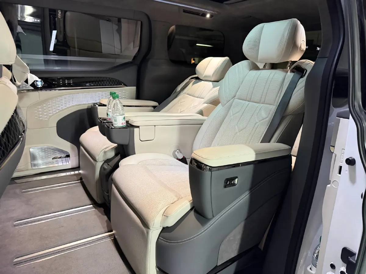 2022 Zeekr 009 BEV 116KWH,autocango,china used car exporter,china ev exporter,chinese used car exporter,chinese used ev exporter