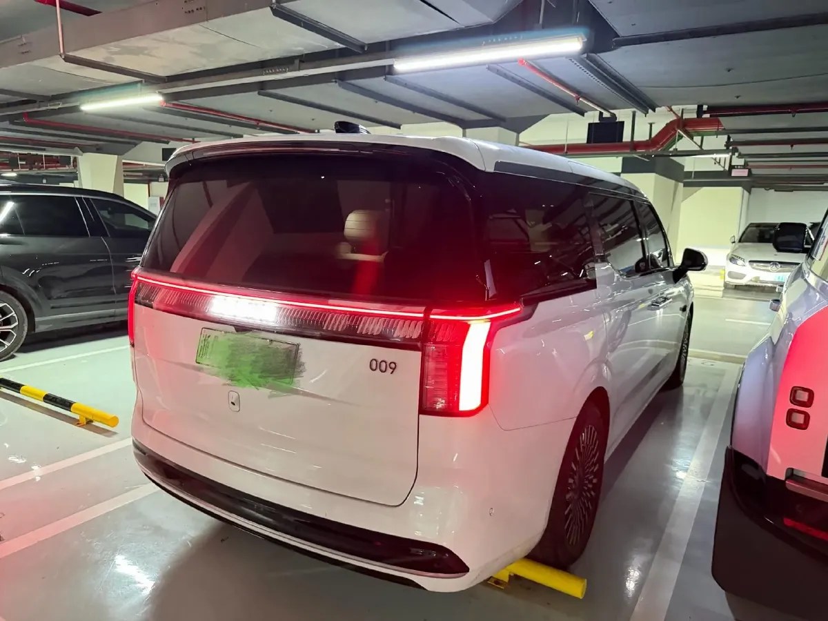 2022 Zeekr 009 BEV 116KWH,autocango,china used car exporter,china ev exporter,chinese used car exporter,chinese used ev exporter