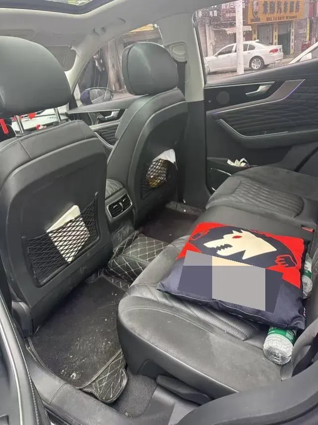 2022 HongQi HS5 2.0T 224HP L4 6AT,autocango,china used car exporter,china ev exporter,chinese used car exporter,chinese used ev exporter