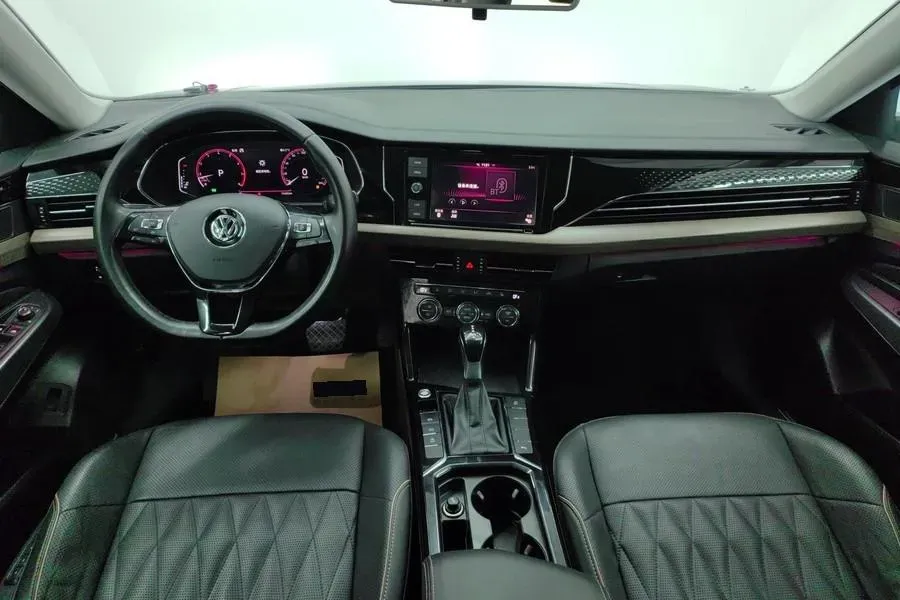 2019 Volvo V40 1.5T 152HP L4 6AT,autocango,china used car exporter,china ev exporter,chinese used car exporter,chinese used ev exporter