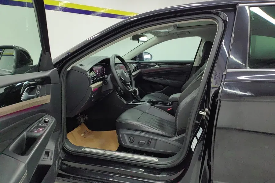 2019 Volvo V40 1.5T 152HP L4 6AT,autocango,china used car exporter,china ev exporter,chinese used car exporter,chinese used ev exporter