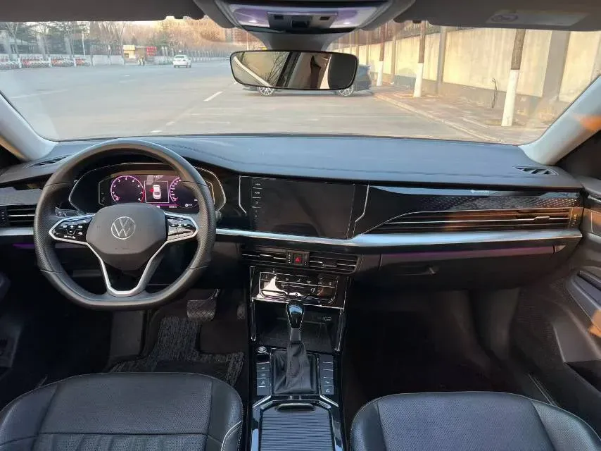 2023 Volkswagen Passat 2.0T 220HP L4 7DCT,autocango,china used car exporter,china ev exporter,chinese used car exporter,chinese used ev exporter