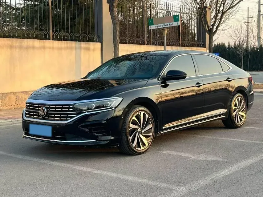 2023 Volkswagen Passat 2.0T 220HP L4 7DCT,autocango,china used car exporter,china ev exporter,chinese used car exporter,chinese used ev exporter