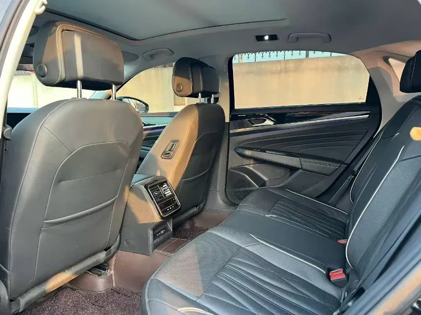 2023 Volkswagen Passat 2.0T 220HP L4 7DCT,autocango,china used car exporter,china ev exporter,chinese used car exporter,chinese used ev exporter