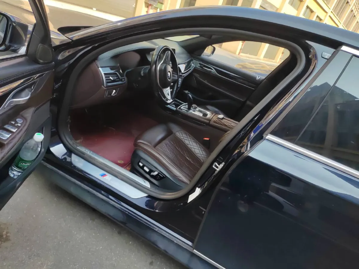 2021 BMW 7 Series 3.0T 340HP L6 8AT,autocango,china used car exporter,china ev exporter,chinese used car exporter,chinese used ev exporter